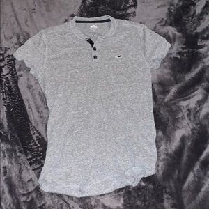 Men’s Hollister henley tee